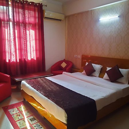 โฮเต็ล กฤษณัม วรินดาวัน Hotel ภายนอก รูปภาพ
