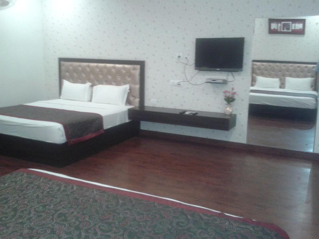 โฮเต็ล กฤษณัม วรินดาวัน Hotel ห้อง รูปภาพ