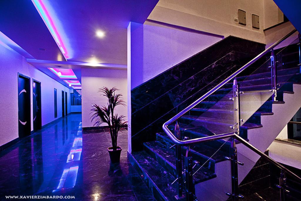 โฮเต็ล กฤษณัม วรินดาวัน Hotel ภายนอก รูปภาพ