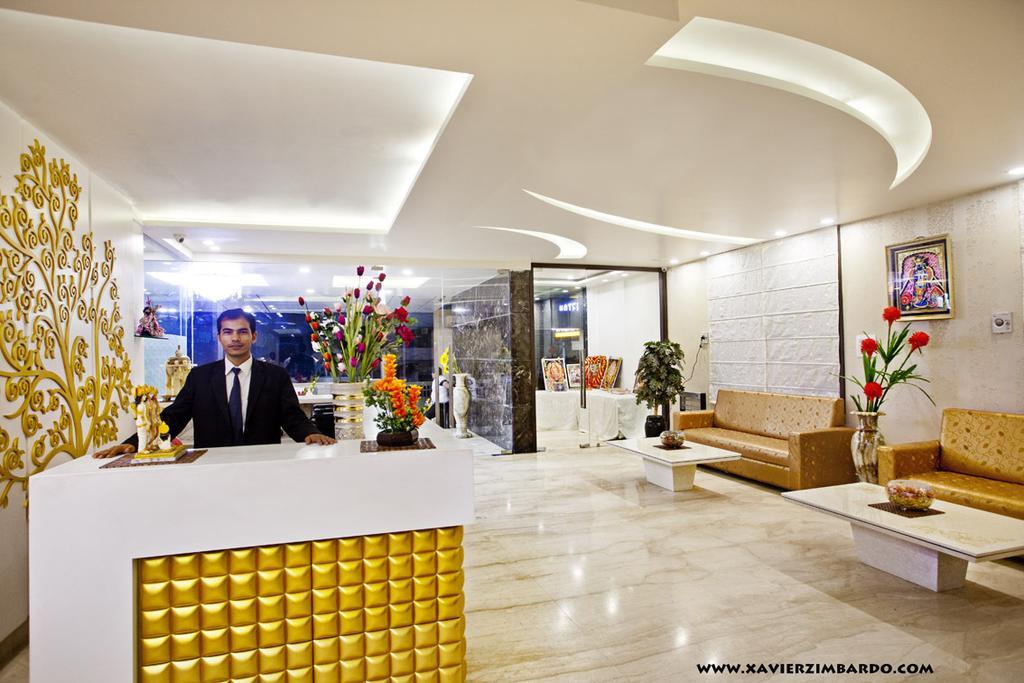 โฮเต็ล กฤษณัม วรินดาวัน Hotel ภายนอก รูปภาพ