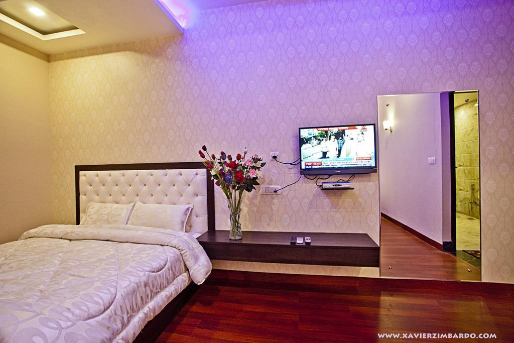 โฮเต็ล กฤษณัม วรินดาวัน Hotel ภายนอก รูปภาพ