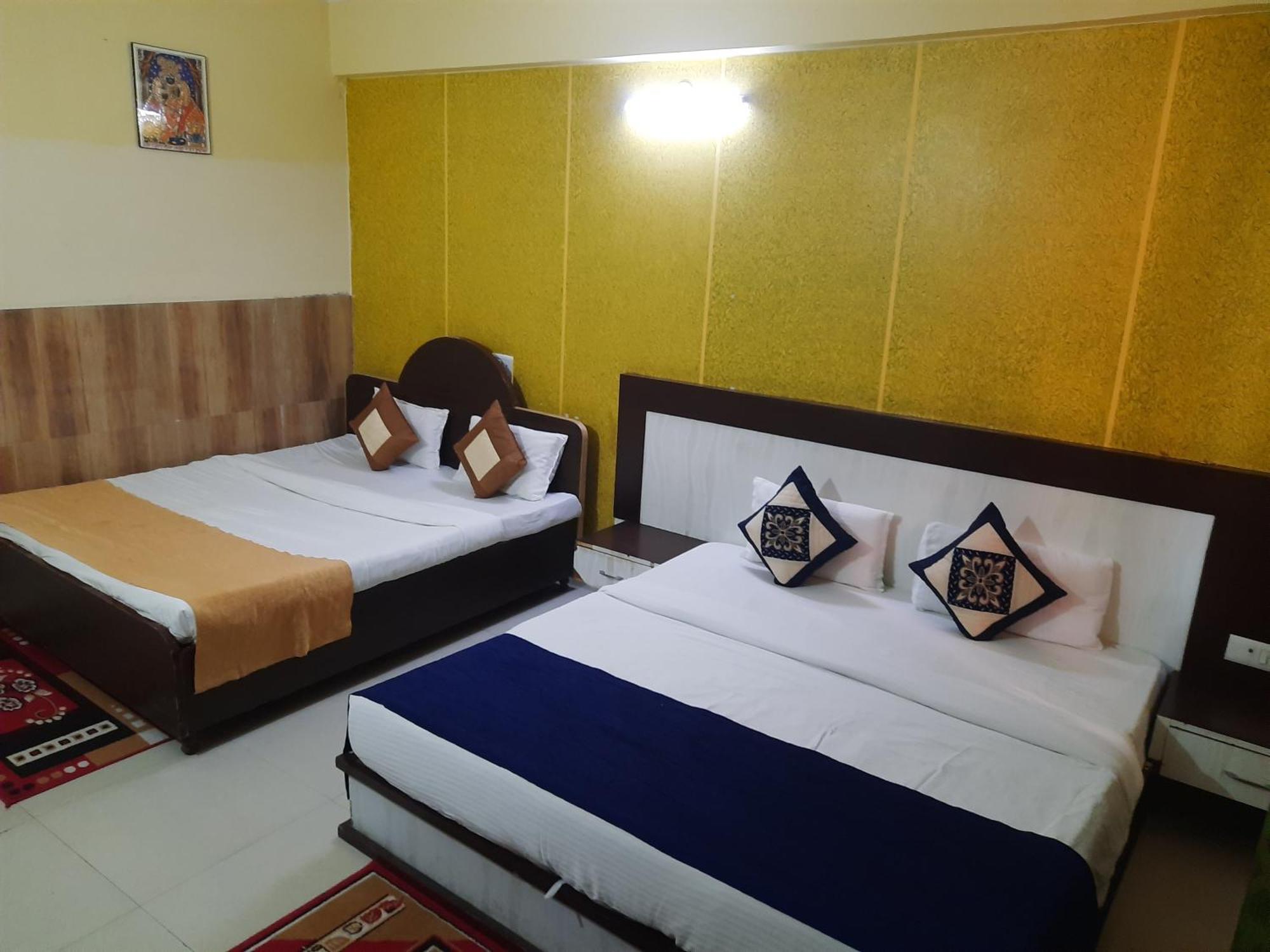 โฮเต็ล กฤษณัม วรินดาวัน Hotel ภายนอก รูปภาพ
