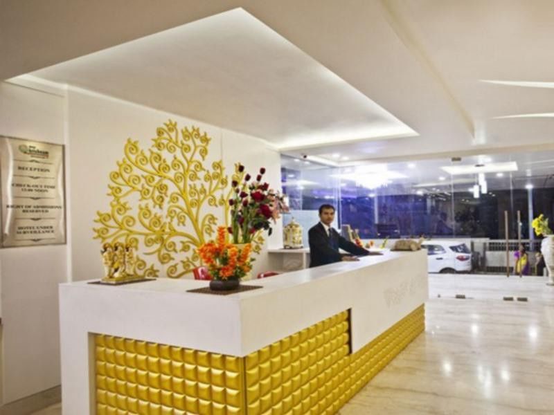 โฮเต็ล กฤษณัม วรินดาวัน Hotel ภายนอก รูปภาพ