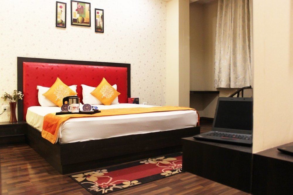 โฮเต็ล กฤษณัม วรินดาวัน Hotel ภายนอก รูปภาพ